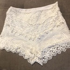 Kimchi Blue Cream Lace High waisted shorts.